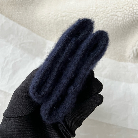 Auth Chanel Classic CC Logo Dark Navy Wool Knit Fingerless Gloves - Excellent - Picture 5 of 9